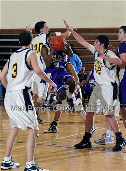 Thumbnail 1 in Islip vs West Babylon (2009 Holiday Tournament) photogallery.
