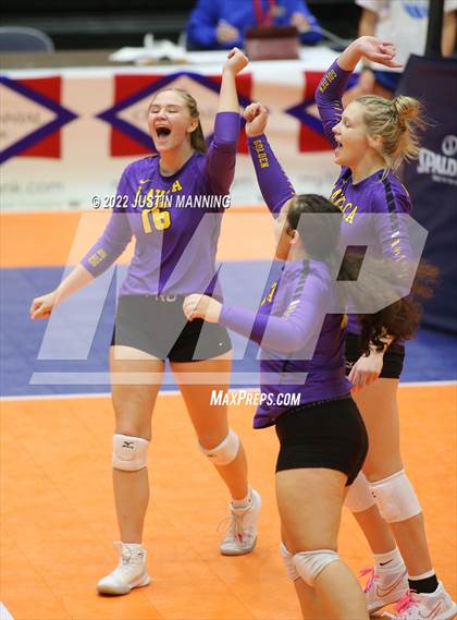 Thumbnail 3 in Lavaca vs. Mansfield (AAA 2A State Final) photogallery.