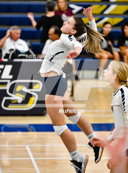 Thumbnail 3 in Desert Mountain @ Casteel photogallery.