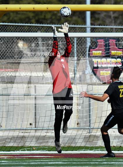 Thumbnail 2 in Victoria East vs. Seguin (Dripping Springs Invitational) photogallery.