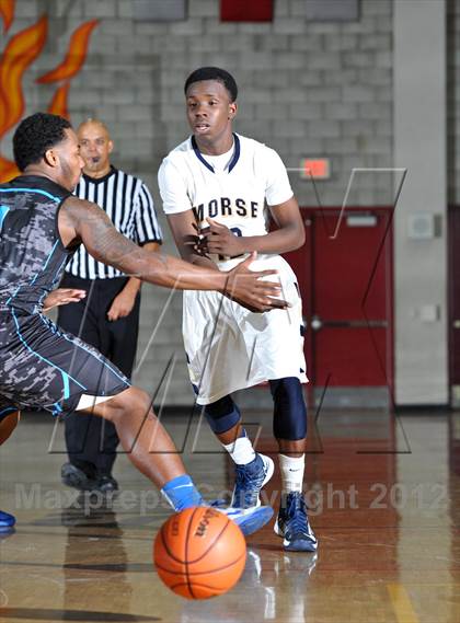 Thumbnail 3 in Morse Vs Eastlake (Xtreme Glass Invitational) photogallery.