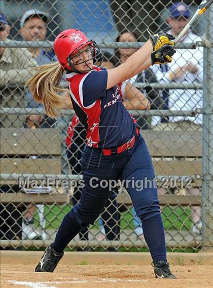 Thumbnail 3 in East Islip vs MacArthur (NYSPHSAA Class AA Regional Final) photogallery.