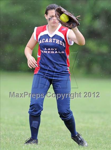 Thumbnail 2 in East Islip vs MacArthur (NYSPHSAA Class AA Regional Final) photogallery.