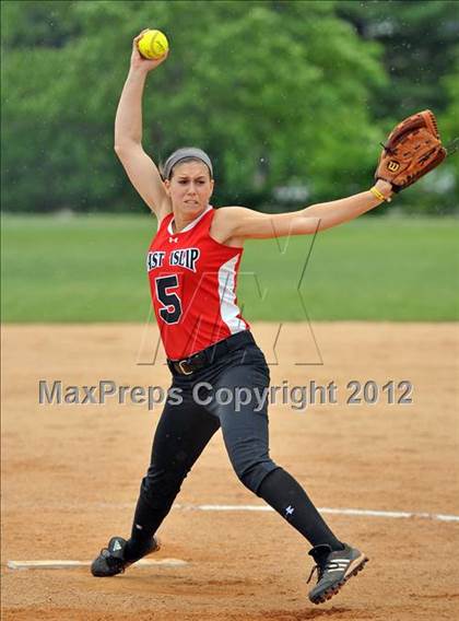 Thumbnail 2 in East Islip vs MacArthur (NYSPHSAA Class AA Regional Final) photogallery.