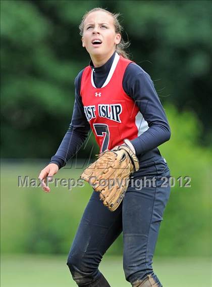 Thumbnail 2 in East Islip vs MacArthur (NYSPHSAA Class AA Regional Final) photogallery.