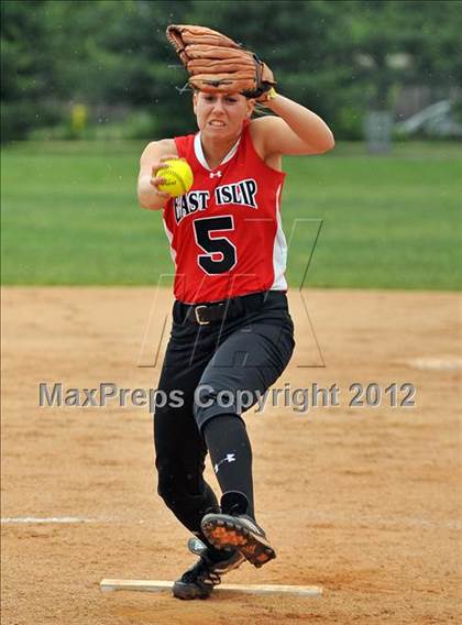 Thumbnail 3 in East Islip vs MacArthur (NYSPHSAA Class AA Regional Final) photogallery.