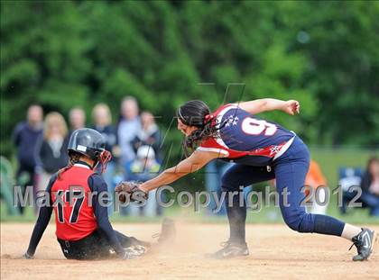Thumbnail 3 in East Islip vs MacArthur (NYSPHSAA Class AA Regional Final) photogallery.