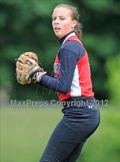 Thumbnail 3 in East Islip vs MacArthur (NYSPHSAA Class AA Regional Final) photogallery.