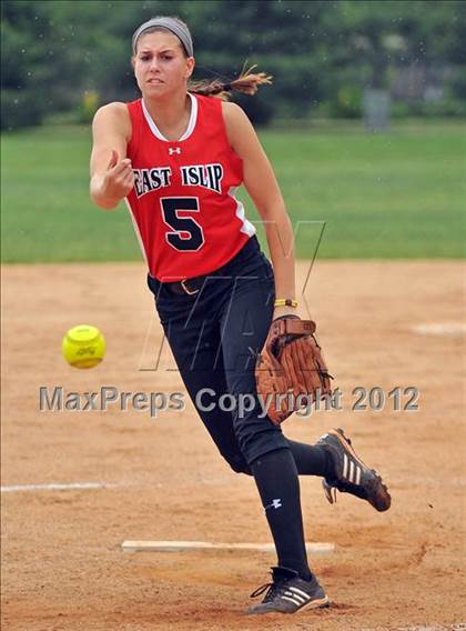 Thumbnail 2 in East Islip vs MacArthur (NYSPHSAA Class AA Regional Final) photogallery.