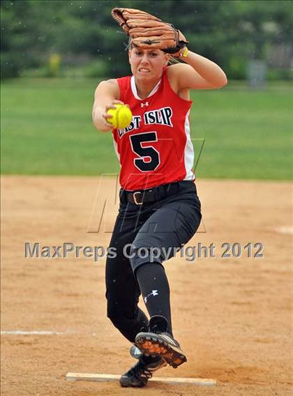 Thumbnail 3 in East Islip vs MacArthur (NYSPHSAA Class AA Regional Final) photogallery.