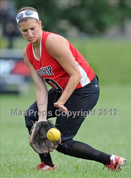 Thumbnail 2 in East Islip vs MacArthur (NYSPHSAA Class AA Regional Final) photogallery.