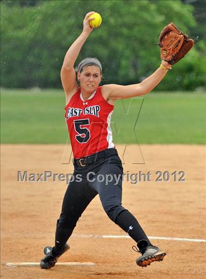 Thumbnail 3 in East Islip vs MacArthur (NYSPHSAA Class AA Regional Final) photogallery.