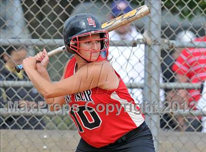 Thumbnail 3 in East Islip vs MacArthur (NYSPHSAA Class AA Regional Final) photogallery.