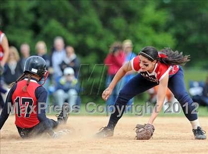 Thumbnail 1 in East Islip vs MacArthur (NYSPHSAA Class AA Regional Final) photogallery.