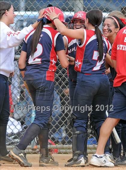 Thumbnail 2 in East Islip vs MacArthur (NYSPHSAA Class AA Regional Final) photogallery.
