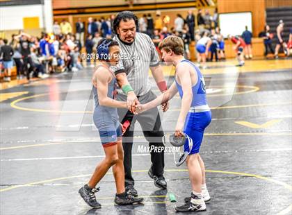 Thumbnail 2 in Shawnee Mission West Invitational photogallery.