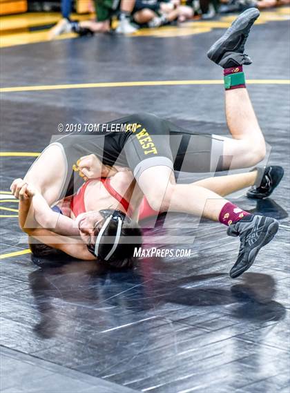 Thumbnail 1 in Shawnee Mission West Invitational photogallery.