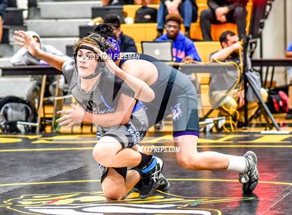 Thumbnail 2 in Shawnee Mission West Invitational photogallery.