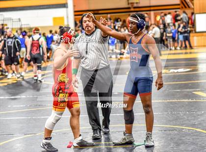 Thumbnail 1 in Shawnee Mission West Invitational photogallery.