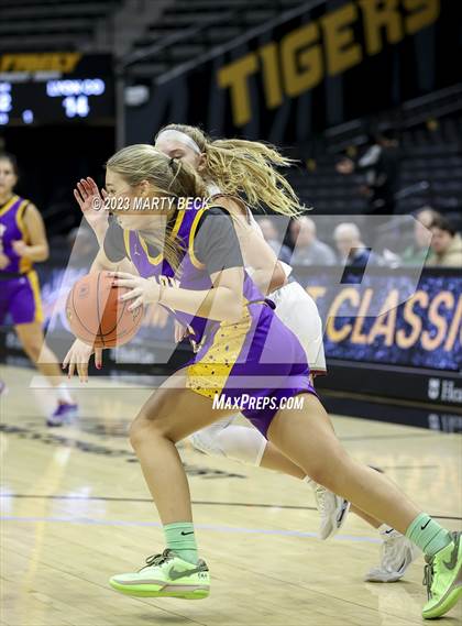 Thumbnail 2 in Lyon County vs Strafford (Norm Stewart Classic) photogallery.