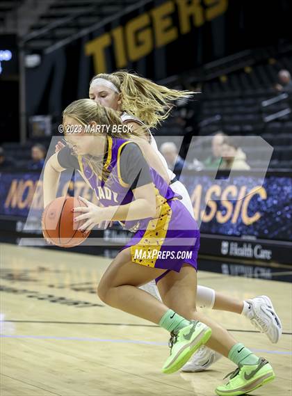 Thumbnail 1 in Lyon County vs Strafford (Norm Stewart Classic) photogallery.