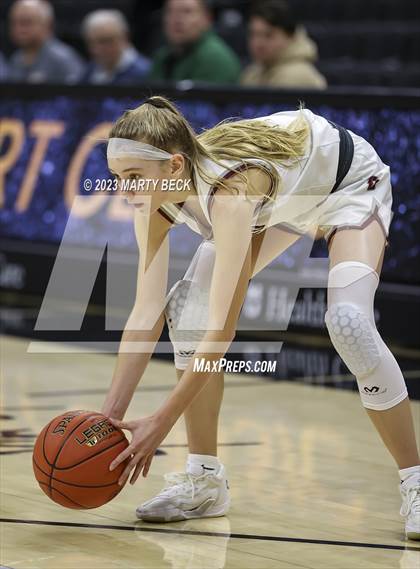 Thumbnail 3 in Lyon County vs Strafford (Norm Stewart Classic) photogallery.