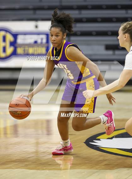 Thumbnail 2 in Lyon County vs Strafford (Norm Stewart Classic) photogallery.