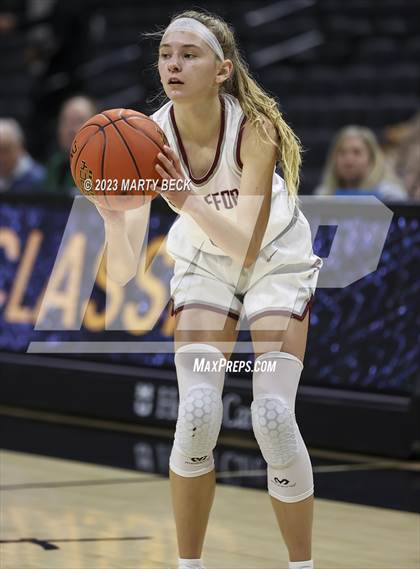 Thumbnail 1 in Lyon County vs Strafford (Norm Stewart Classic) photogallery.
