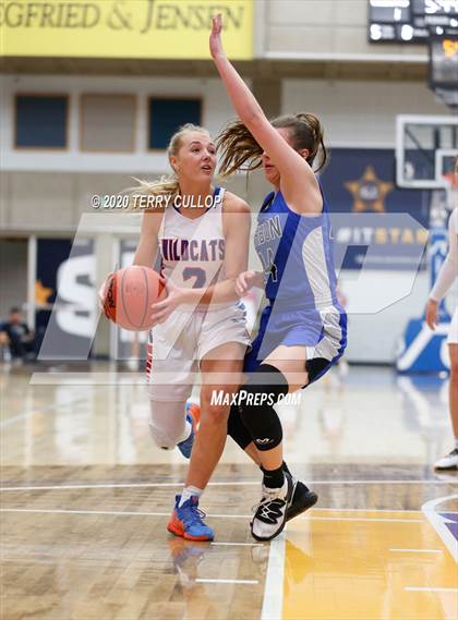 Thumbnail 2 in Carbon vs. Richfield (UHSAA 3A Quarterfinal) photogallery.
