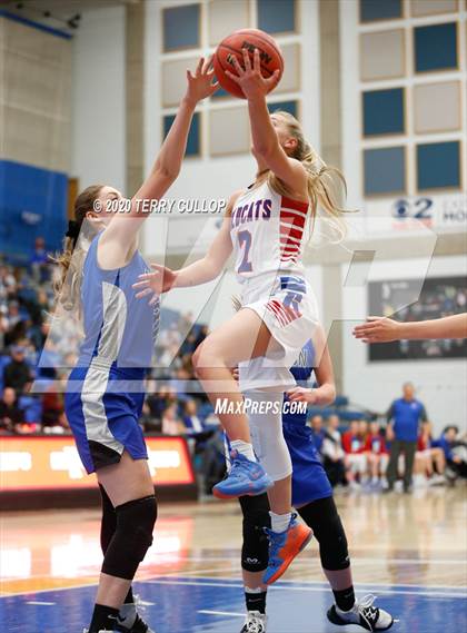 Thumbnail 2 in Carbon vs. Richfield (UHSAA 3A Quarterfinal) photogallery.