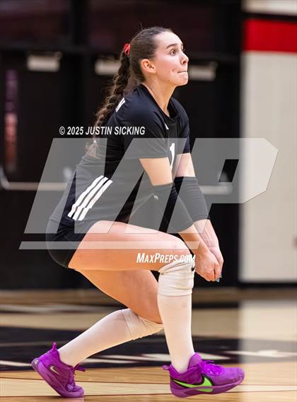 Thumbnail 1 in Lapel vs. Sheridan photogallery.