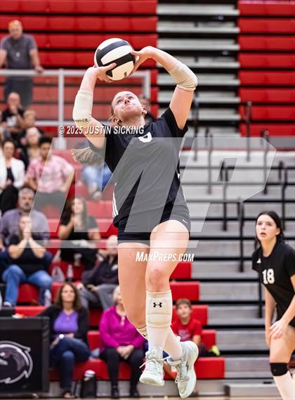Thumbnail 1 in Lapel vs. Sheridan photogallery.