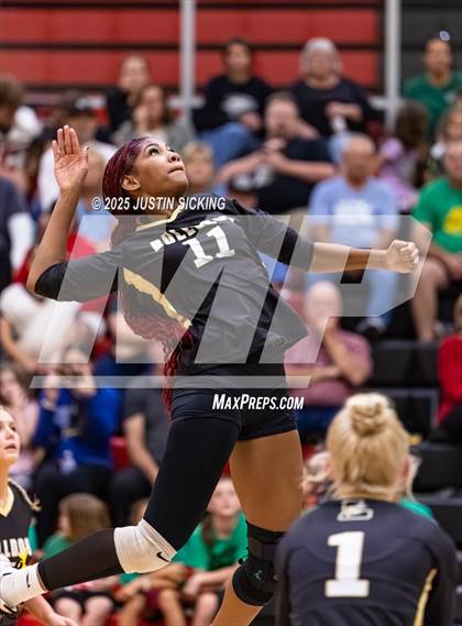 Thumbnail 2 in Lapel vs. Sheridan photogallery.