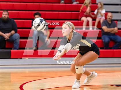 Thumbnail 2 in Lapel vs. Sheridan photogallery.