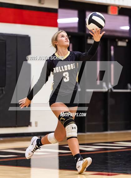 Thumbnail 1 in Lapel vs. Sheridan photogallery.