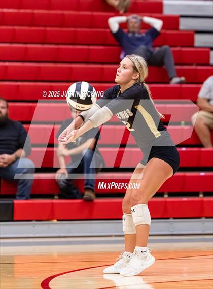 Thumbnail 3 in Lapel vs. Sheridan photogallery.