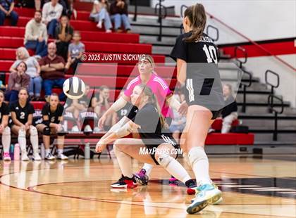 Thumbnail 1 in Lapel vs. Sheridan photogallery.