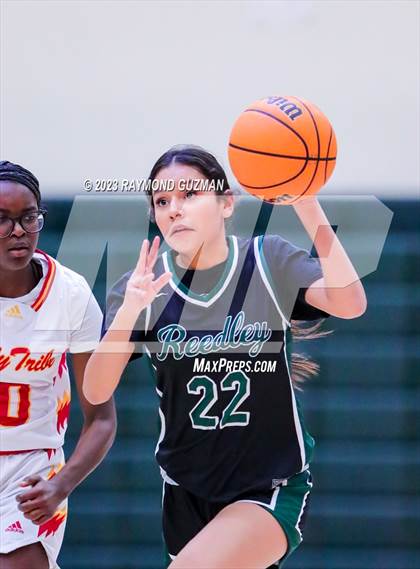Thumbnail 3 in Tulare Union vs. Reedley photogallery.