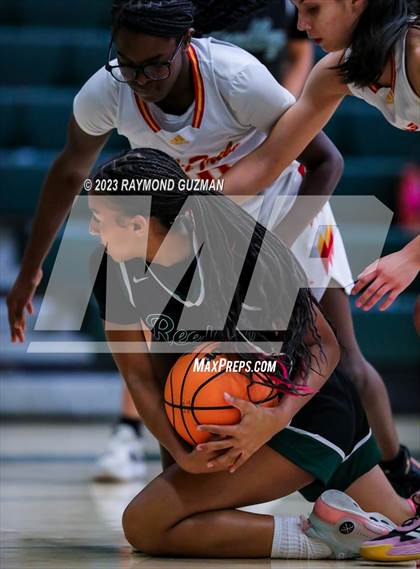 Thumbnail 2 in Tulare Union vs. Reedley photogallery.