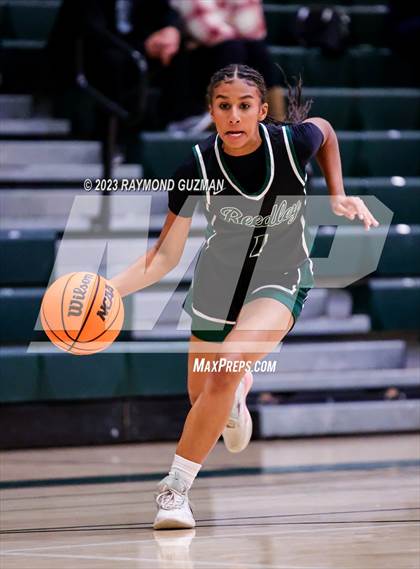 Thumbnail 2 in Tulare Union vs. Reedley photogallery.
