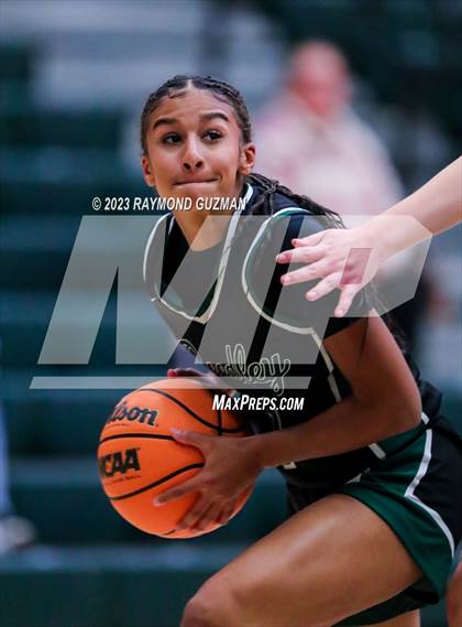 Thumbnail 3 in Tulare Union vs. Reedley photogallery.