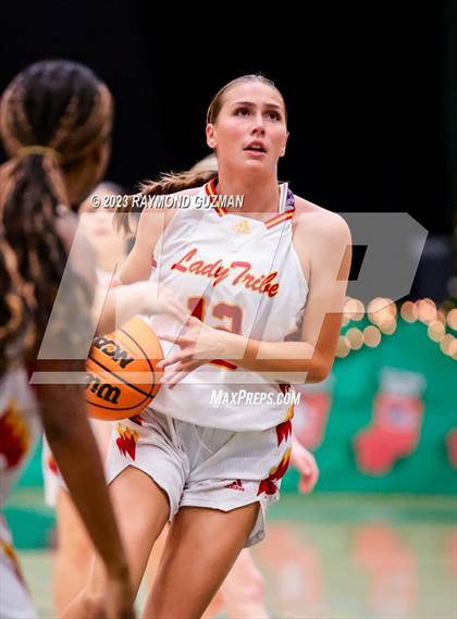 Thumbnail 3 in Tulare Union vs. Reedley photogallery.