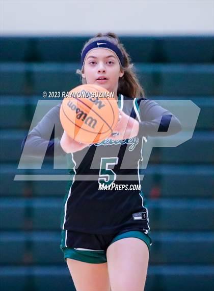 Thumbnail 3 in Tulare Union vs. Reedley photogallery.