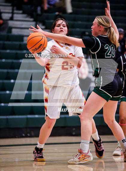 Thumbnail 2 in Tulare Union vs. Reedley photogallery.