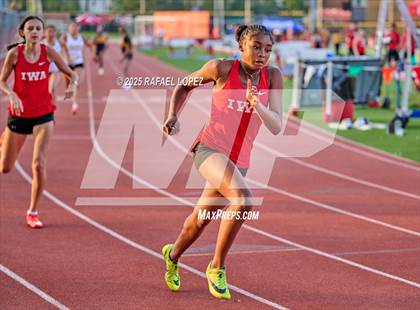 Thumbnail 1 in Eagle No Tax Relays (4x200M) photogallery.