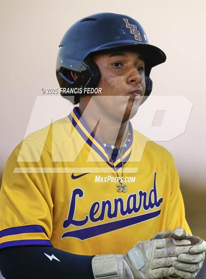 Thumbnail 1 in Lennard @ Strawberry Crest (Saladino) photogallery.