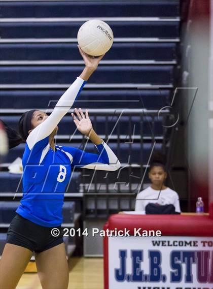 Thumbnail 2 in St. John's vs Tuscarora (Raider Rumble Invitational) photogallery.