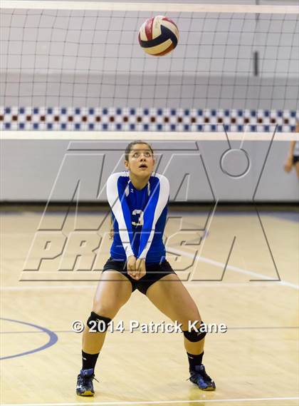 Thumbnail 2 in St. John's vs Tuscarora (Raider Rumble Invitational) photogallery.