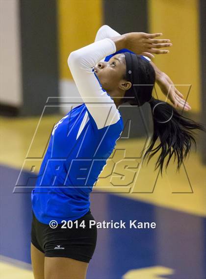 Thumbnail 3 in St. John's vs Tuscarora (Raider Rumble Invitational) photogallery.