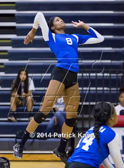 Thumbnail 2 in St. John's vs Tuscarora (Raider Rumble Invitational) photogallery.